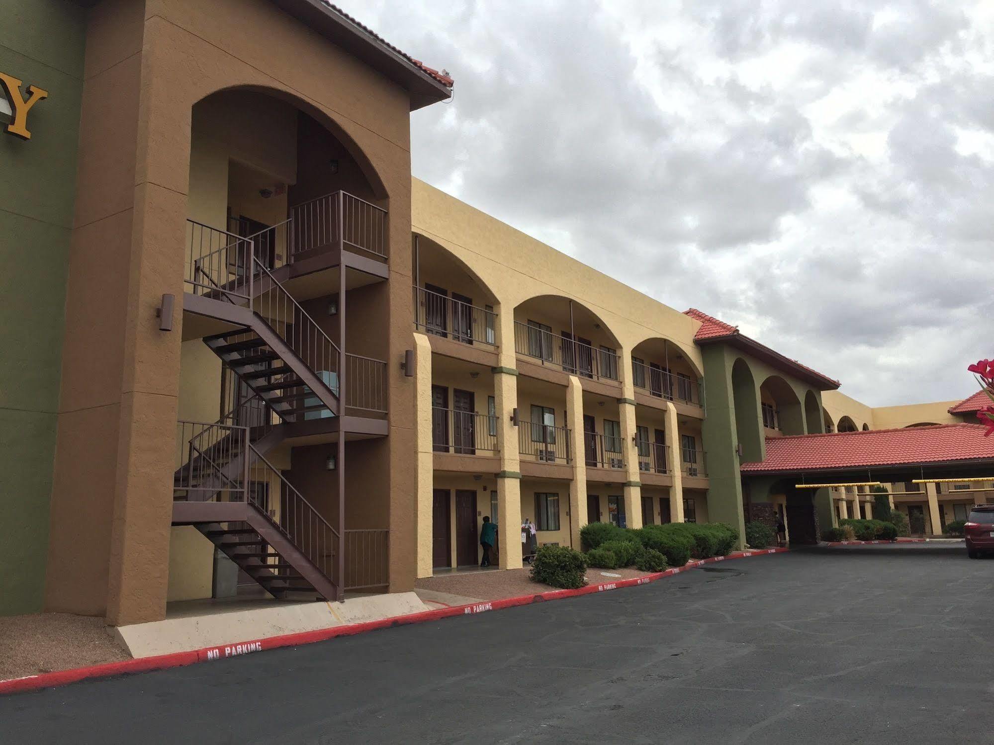 Quality Inn Airport East El Paso Dış mekan fotoğraf